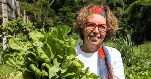 Após perder tudo, ela deu a volta por cima e hoje vende orgânicos para chefs famosos Após perder tudo, ela deu a volta por cima e hoje vende orgânicos para chefs famosos